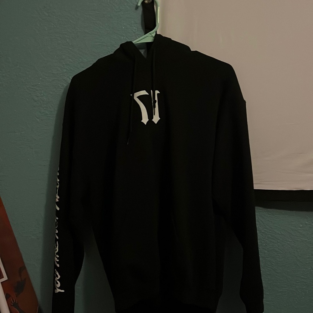 xxxtentacion 17 album hoodie size medium. in great condition.